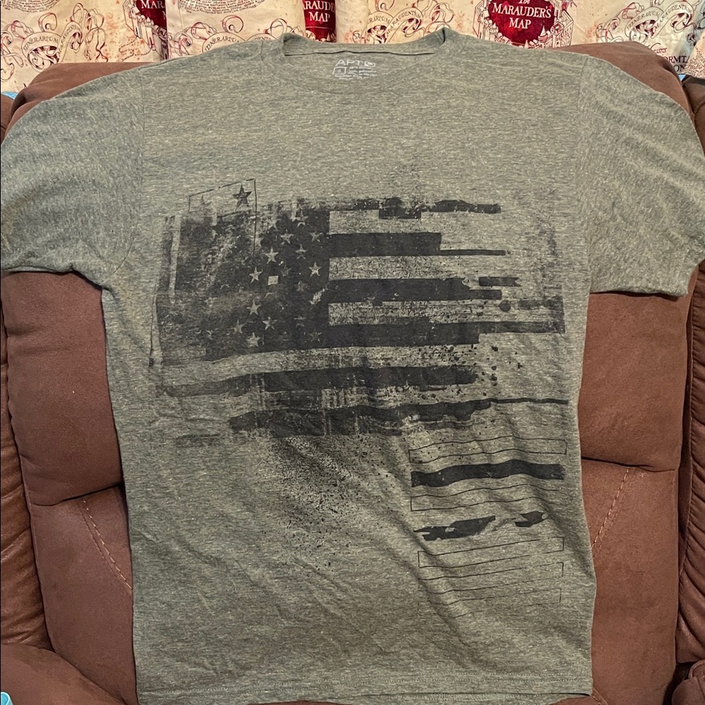 Apt. 9 Men's Distressed Flag Graphic Tee - Gray